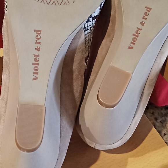 Violet & Red Snakeskin Wedges. NWOT. Never Been Worn. PERSIA Size 7M. - Picture 14 of 16